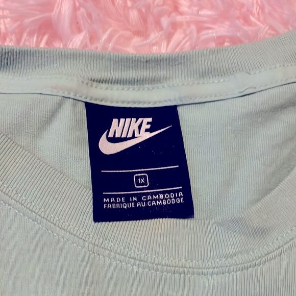 Nike tee✨ - Picture 3 of 4
